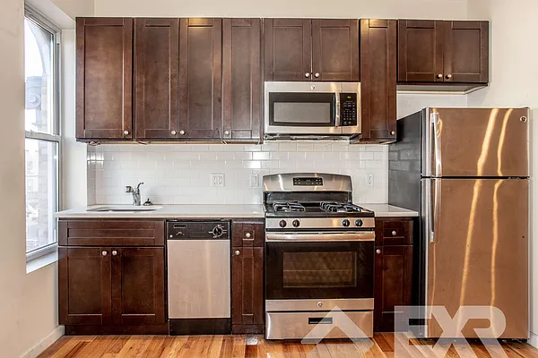 Rented by EXR | media 22