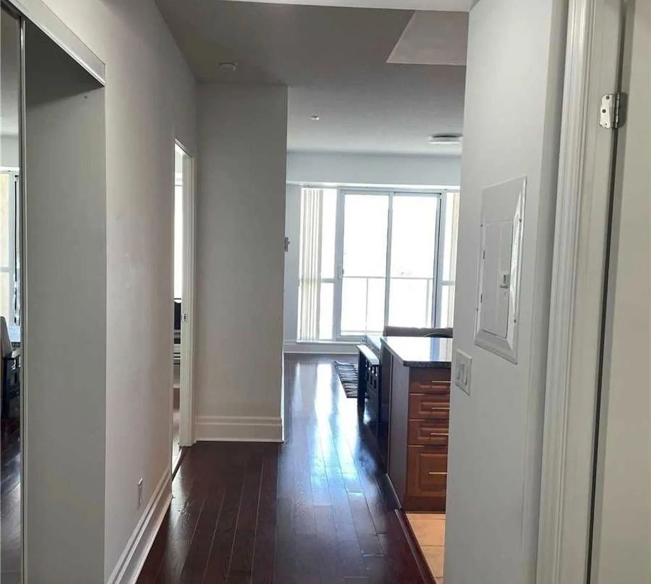57 Upper Duke Cres — Photo 4