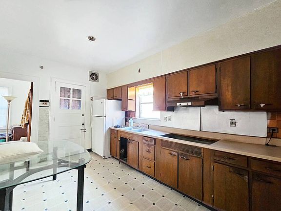 3rd image of 7949 S Rhodes Ave