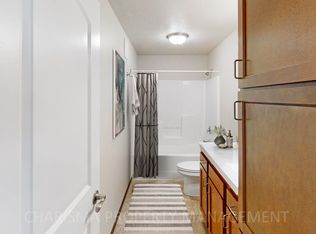 706 Cressman Trl #3, Hartford, SD 57033
