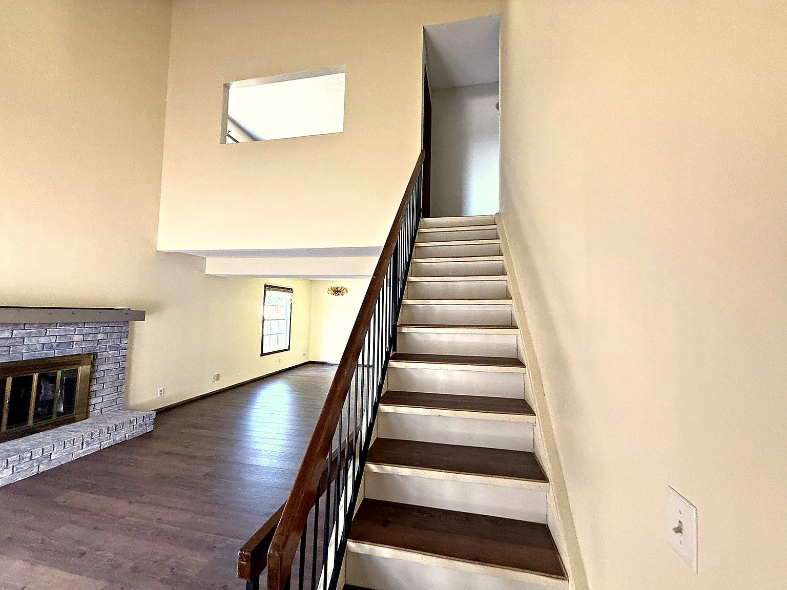 2 bed, 1600 sqft, $1,600 — Photo 2