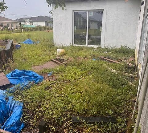 2nd image of 927 SW 25th Ter