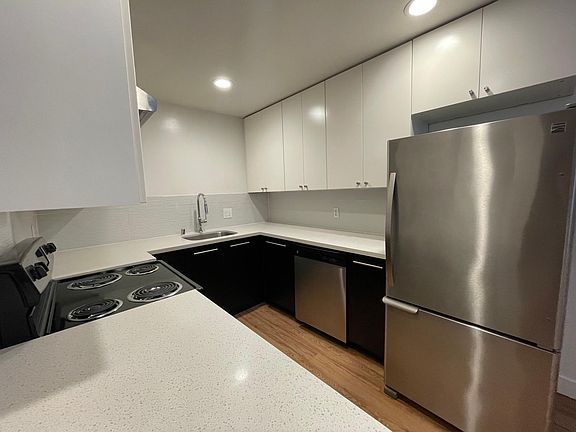 3rd image of 550 N Fair Oaks Ave APT 9