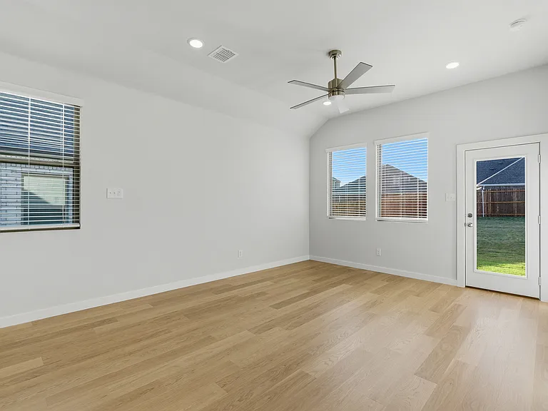 3912 Sandstone Dr — Photo 10
