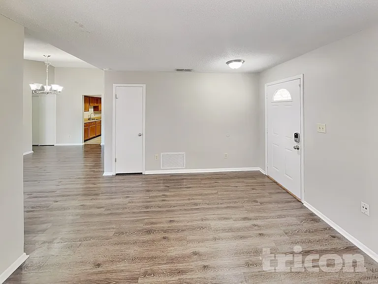 1239 La Mesa Ave — Photo 3