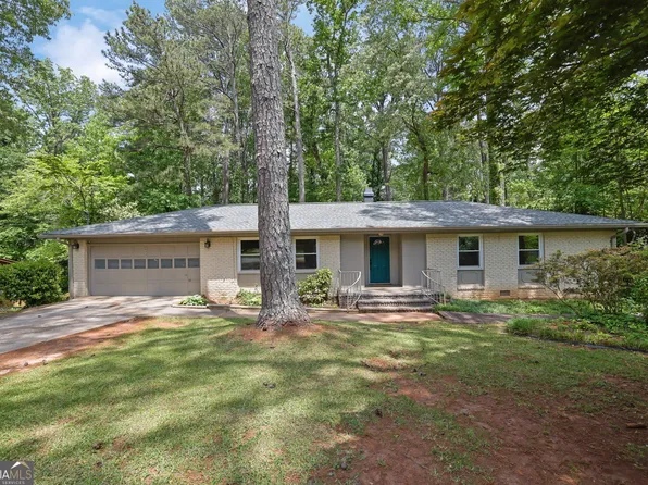 4420 Lake Breeze Dr, Stone Mountain, GA 30083