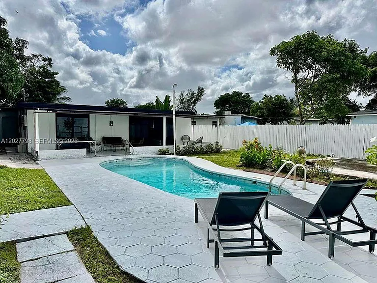 415 NW 133rd St — Photo 42