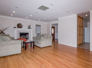 10219 Hayvenhurst Ave, North Hills, CA 91343