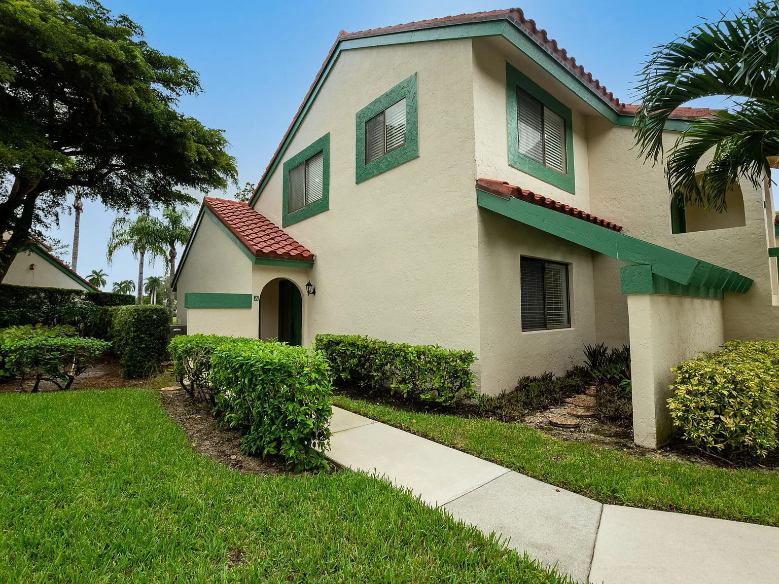 2 bed, 2.0 bath, 1400 sqft, $5,000 — Photo 3