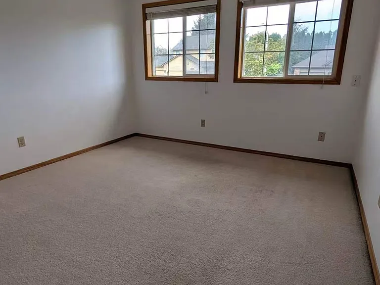 2720 NW Nahcotta St — Photo 11