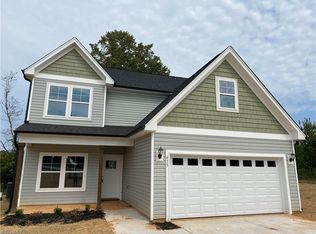 415 E Lee Ave, Yadkinville, NC 27055