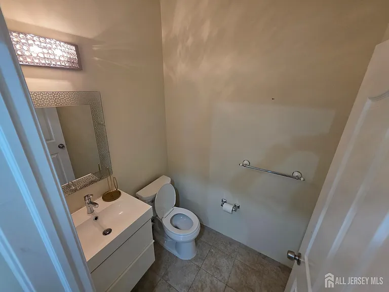 1301 Dahlia Cir — Photo 7
