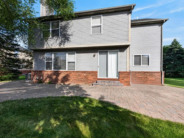 699 Bay Pointe Dr — Photo 41