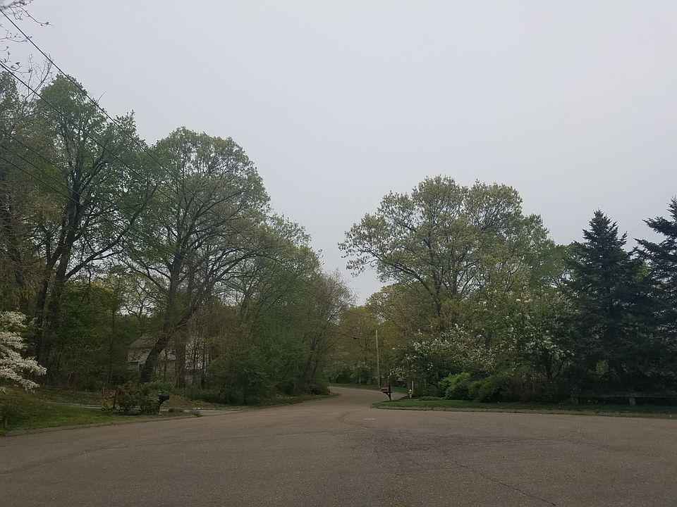 2nd image of 19 Knollcrest Dr