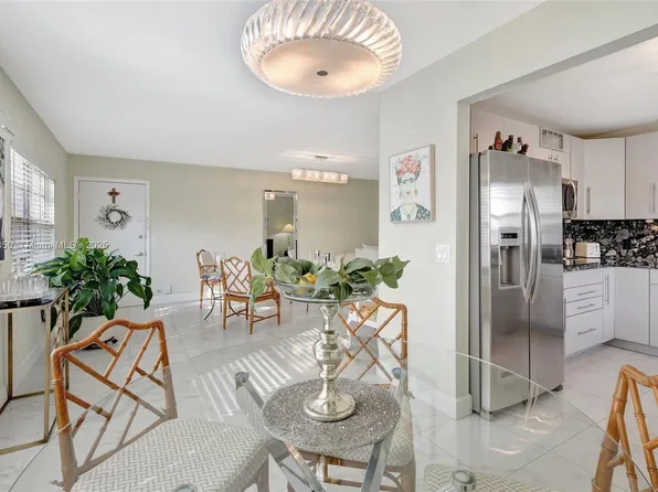 850 SW 133rd Ter APT 218B, Pembroke Pines, FL 33027
