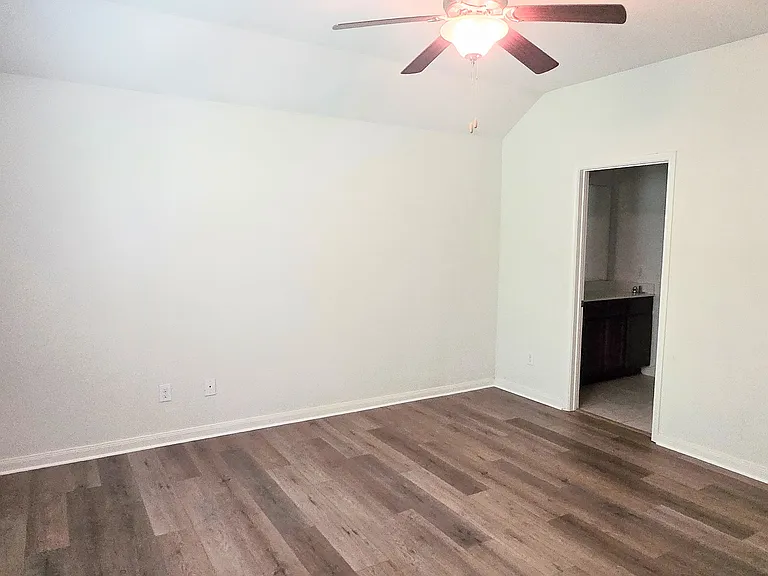 1825 Mesquite Ln — Photo 5