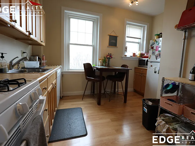 164 Strathmore Rd #21 — Photo 8