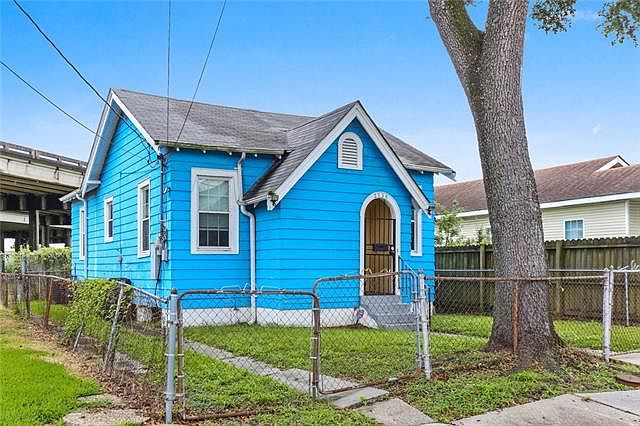 1st image of 2736 Acacia St