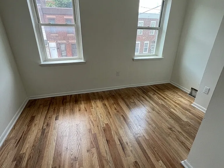 1831 E Orleans St — Photo 4