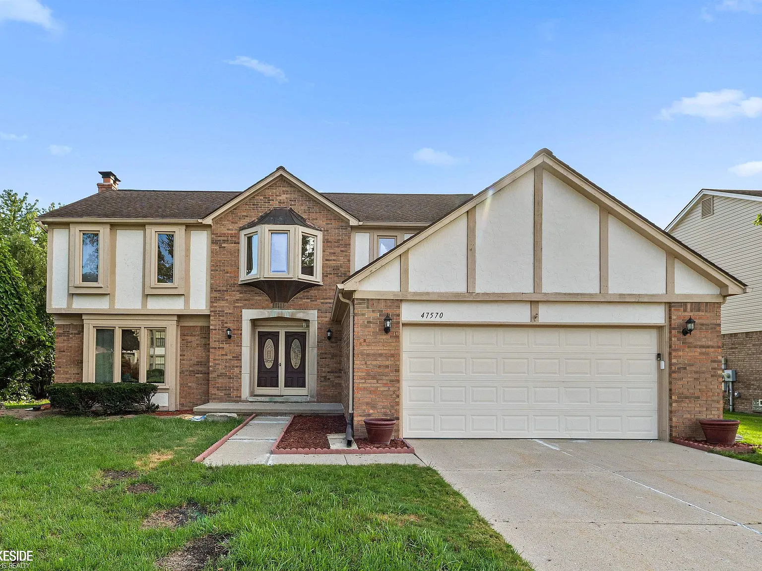 4 bed, 2.5 bath, 2998 sqft, $3,000 — Photo 2