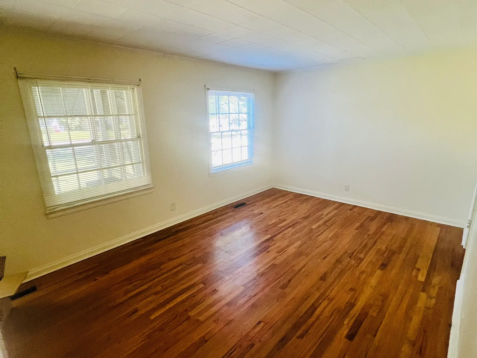 2 bed, 950 sqft, $750 — Photo 4