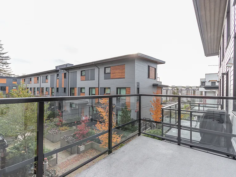 528 E 2nd St #32 — Photo 14