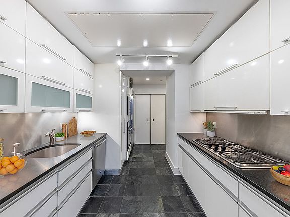 4th image of 116 W 22nd St APT 3