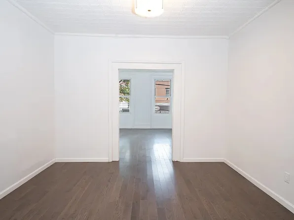 366 Metropolitan Avenue image 4 of 12