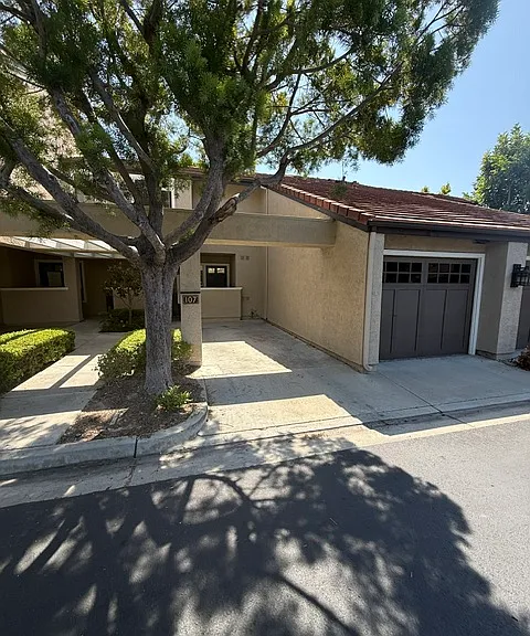107 Stanford Ct #107 — Photo 9