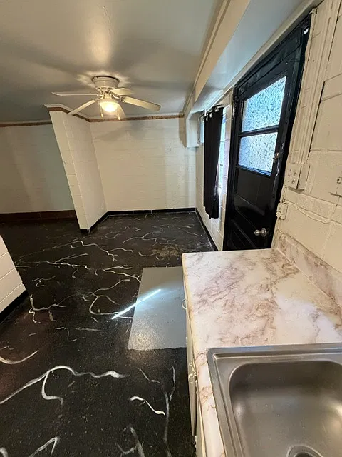 3 bed, 950 sqft, $1,300 — Photo 3