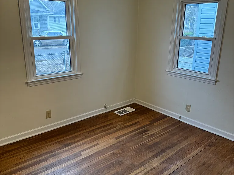 131 E Channel St — Photo 2
