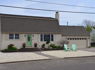 229 W 15th St, Ship Bottom, NJ 08008