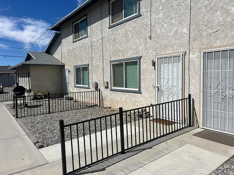 305 W Wilson Ave #B — Photo 3