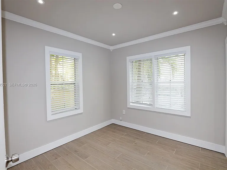3395 Franklin Ave #D — Photo 9