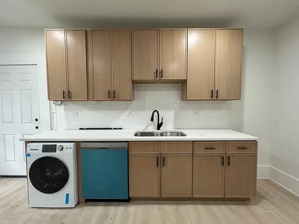 2301 N Leavitt St, Chicago, IL
