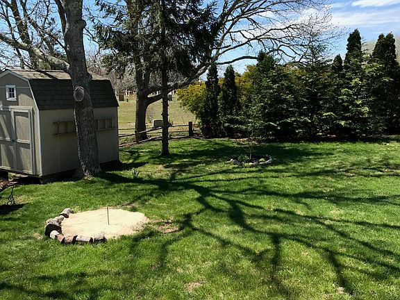 3rd image of 107 Heritage Ln