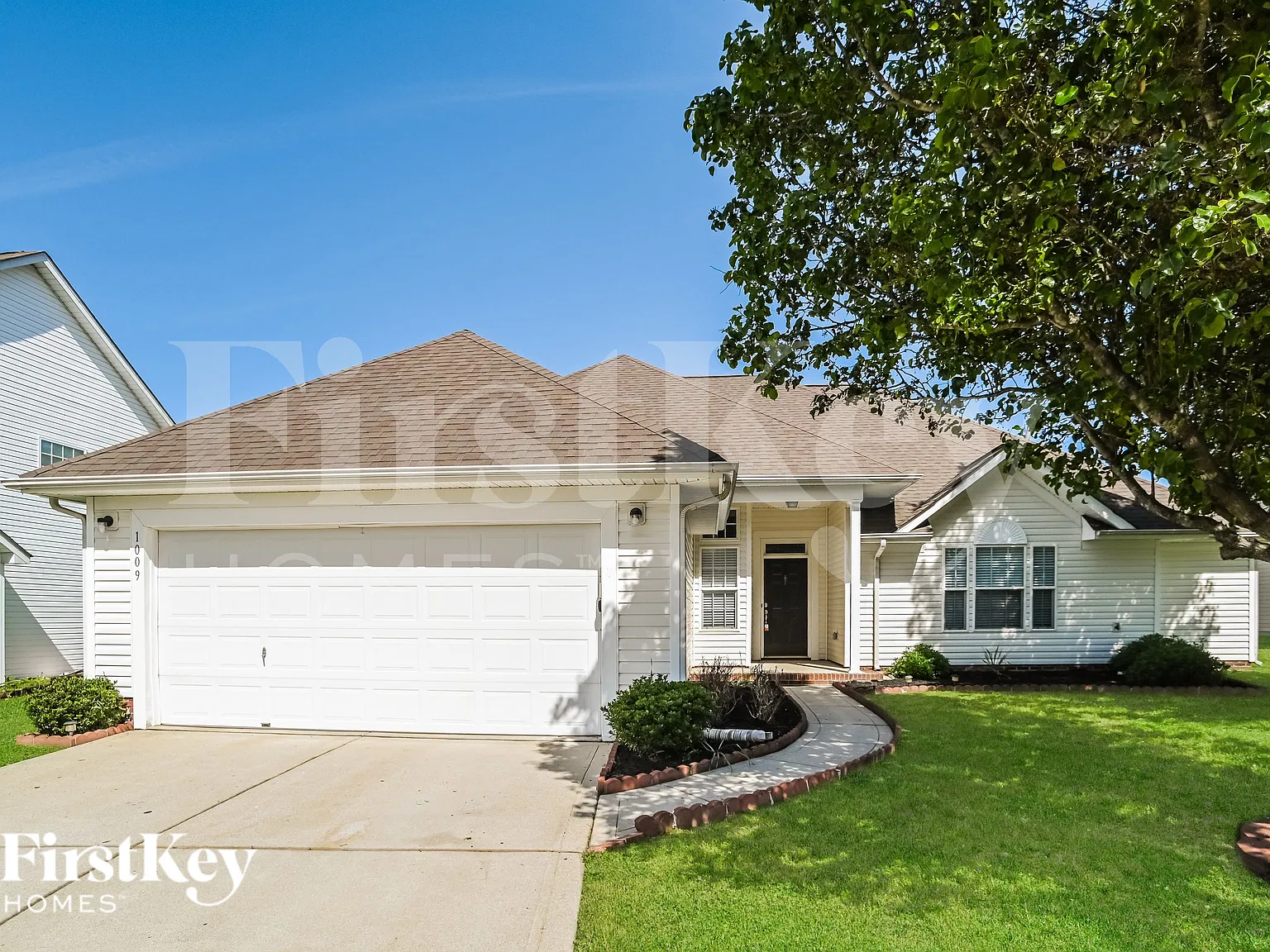 3 bed, 3.0 bath, 2724 sqft, $2,820 — Photo 1