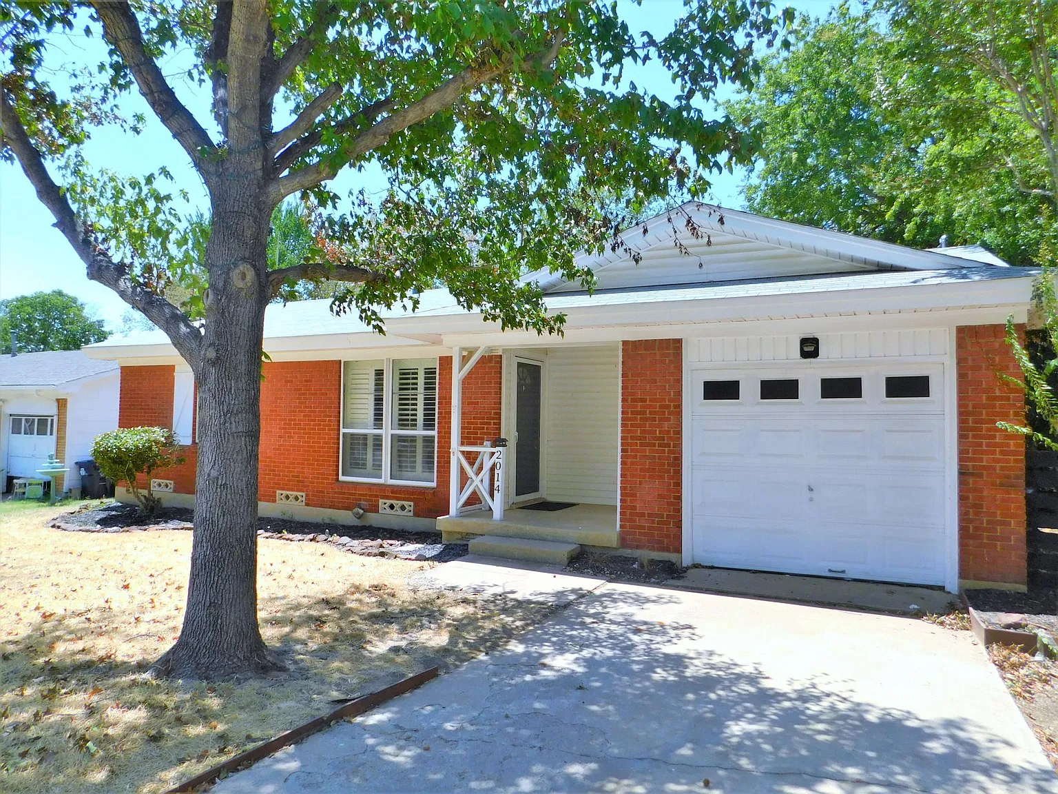 3 bed, 939 sqft, $1,695 — Photo 2