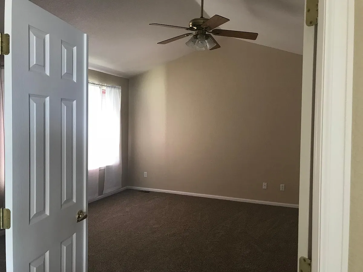 Building Photo - 58 Burgundy Ln
