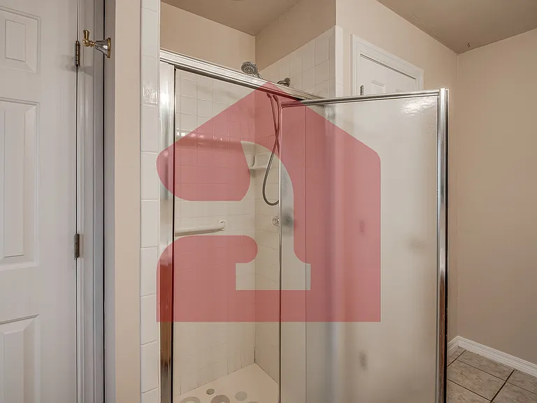 2711 Silvertree Dr — Photo 30