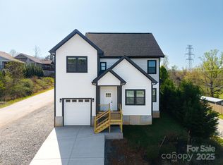 3 Weather Wood Dr, Arden, NC 28704