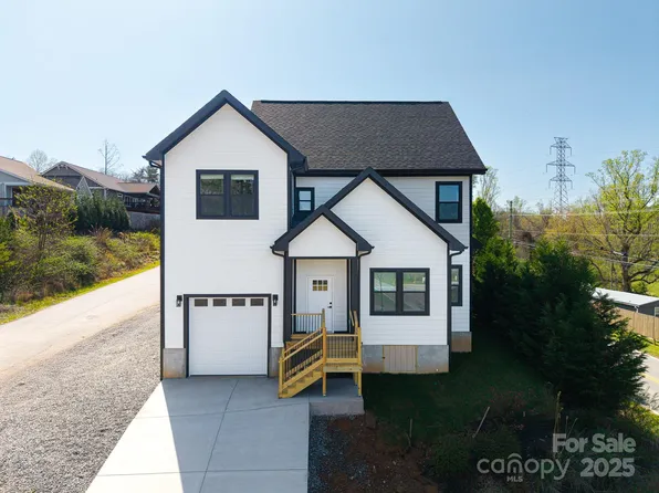 3 Weather Wood Dr, Arden, NC 28704