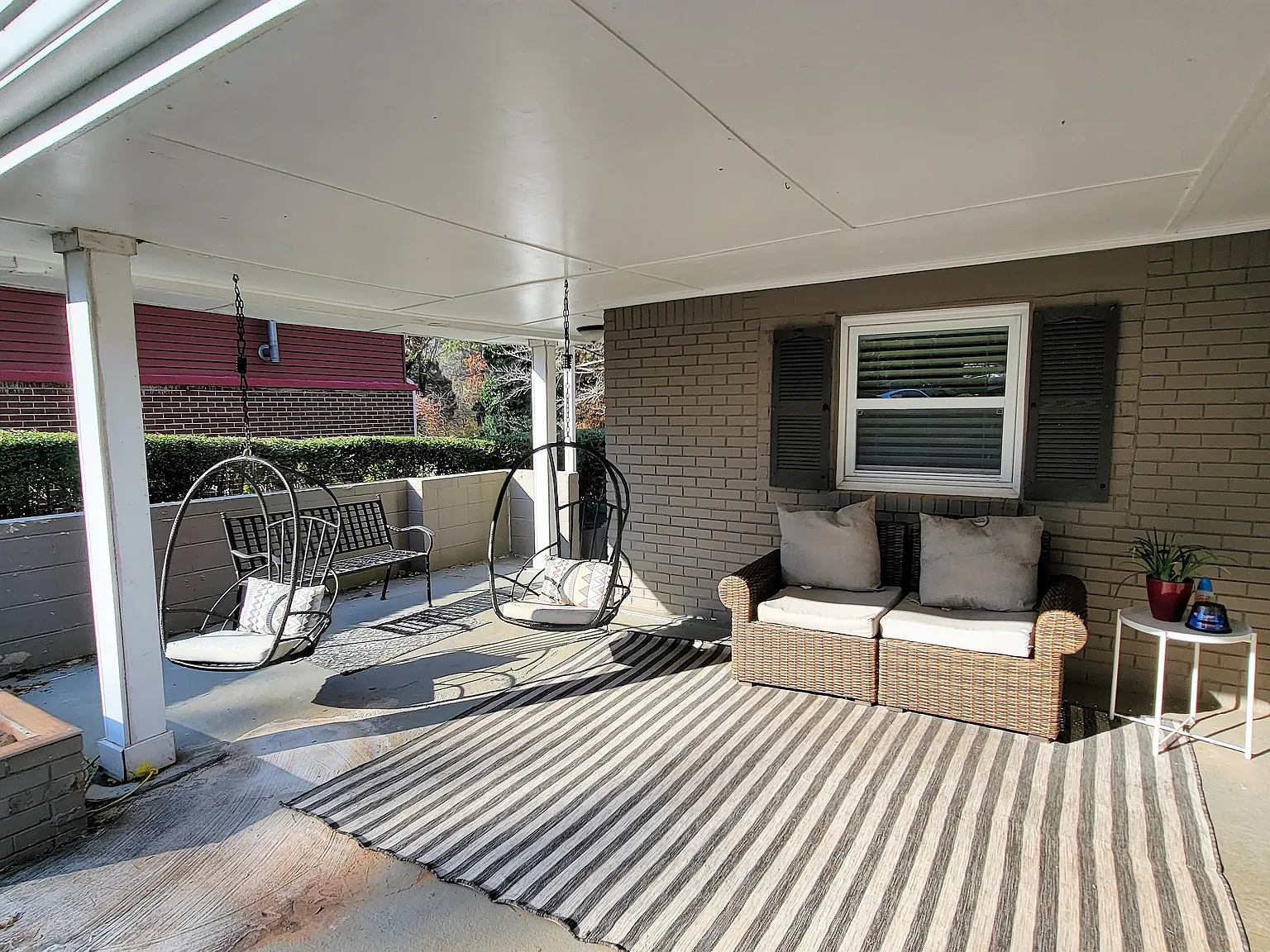 Fully Renovated 4 Bedroom in Belvedere Park! — Photo 3