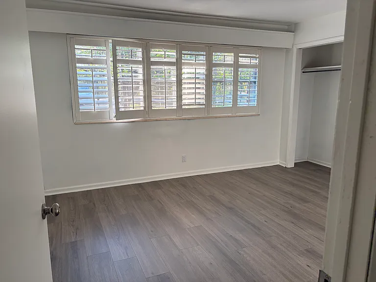 1122 James Blvd #1 — Photo 6