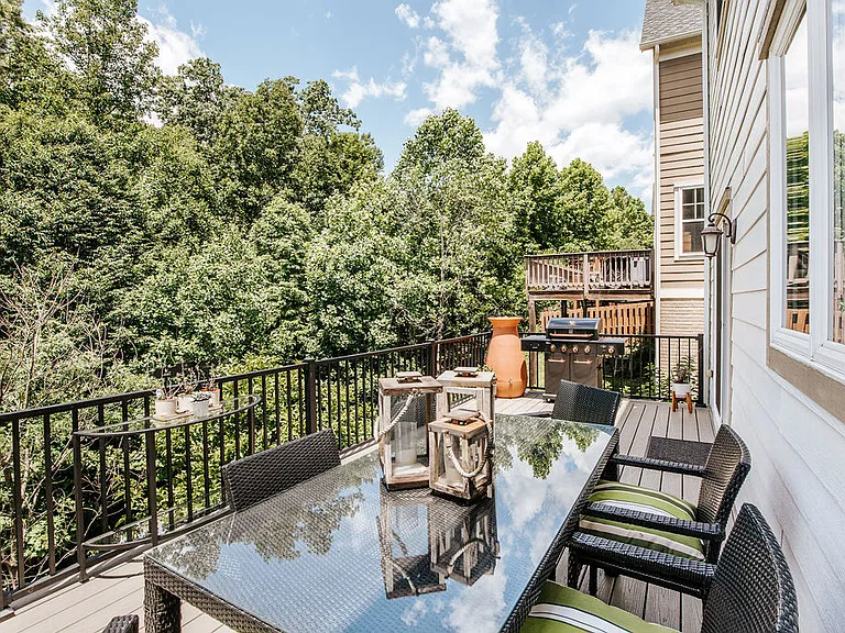 239 Huntley Ave — Photo 45