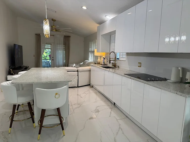 544 NW 38th Ave — Photo 3