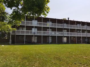 85 S Crystal St APT 1B, Elgin, IL 60123