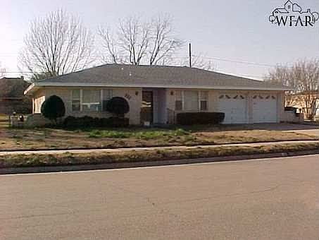 2nd image of 902 S Preston Rd