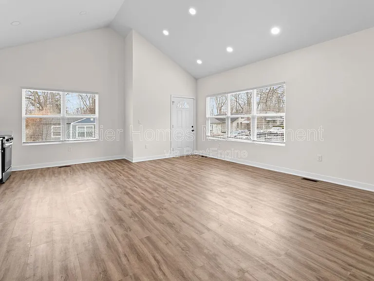 4448 Evanston Ave #B — Photo 15