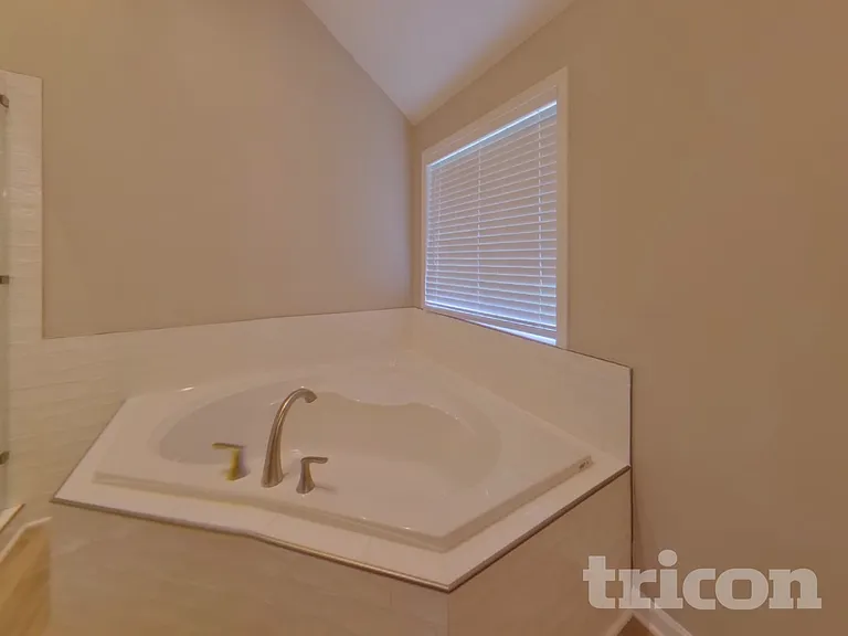 315 Avonlea Dr — Photo 19